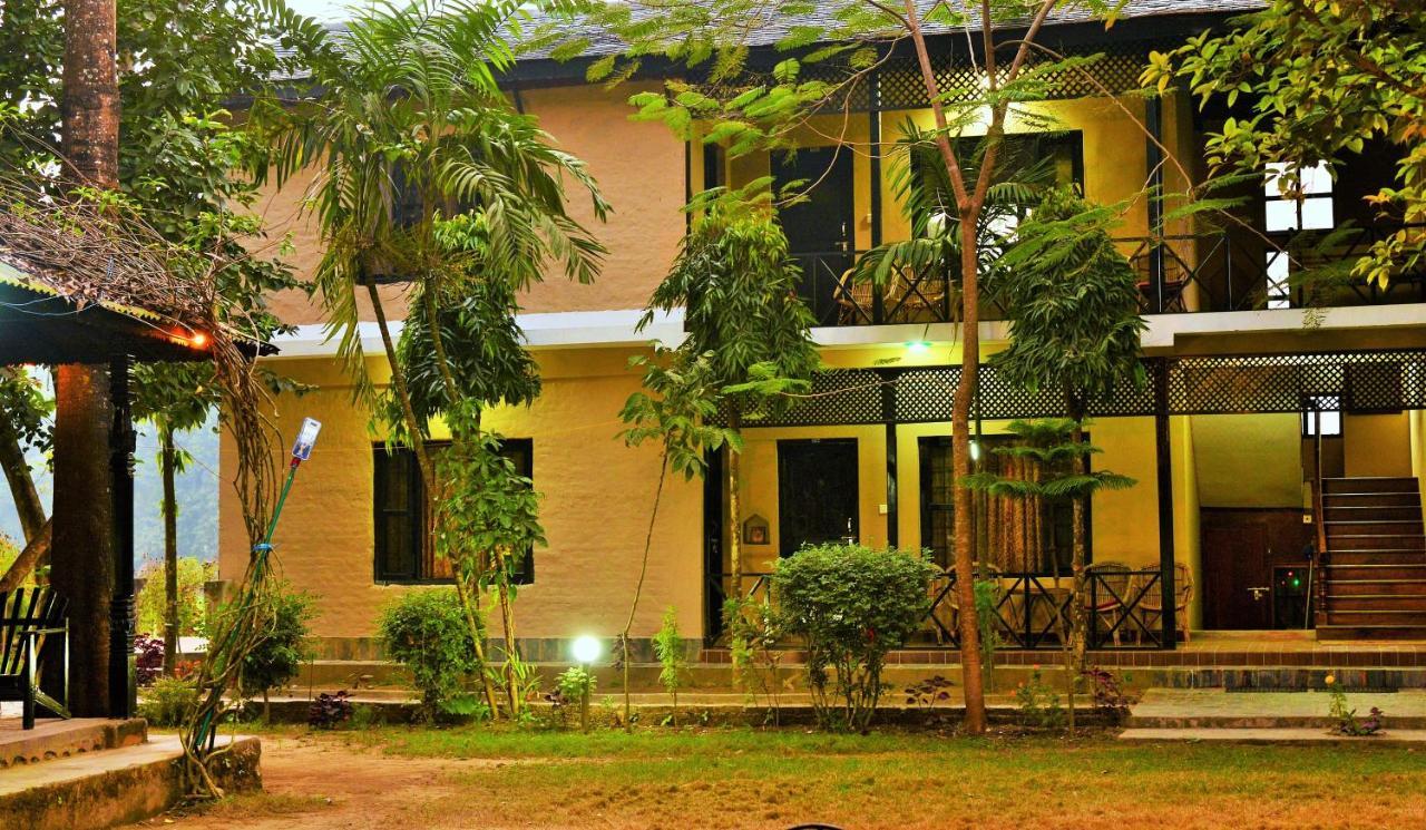 Hotel Parkside & Swimming Pool-Between Greenery And Azure ,Your Perfect Retreat Chitwan Dış mekan fotoğraf