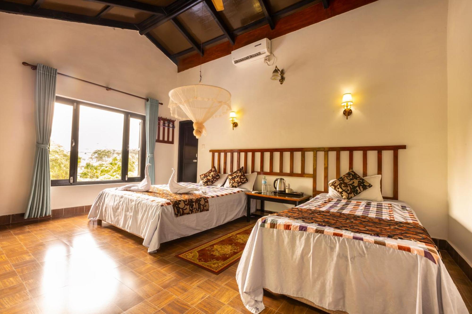 Hotel Parkside & Swimming Pool-Between Greenery And Azure ,Your Perfect Retreat Chitwan Dış mekan fotoğraf