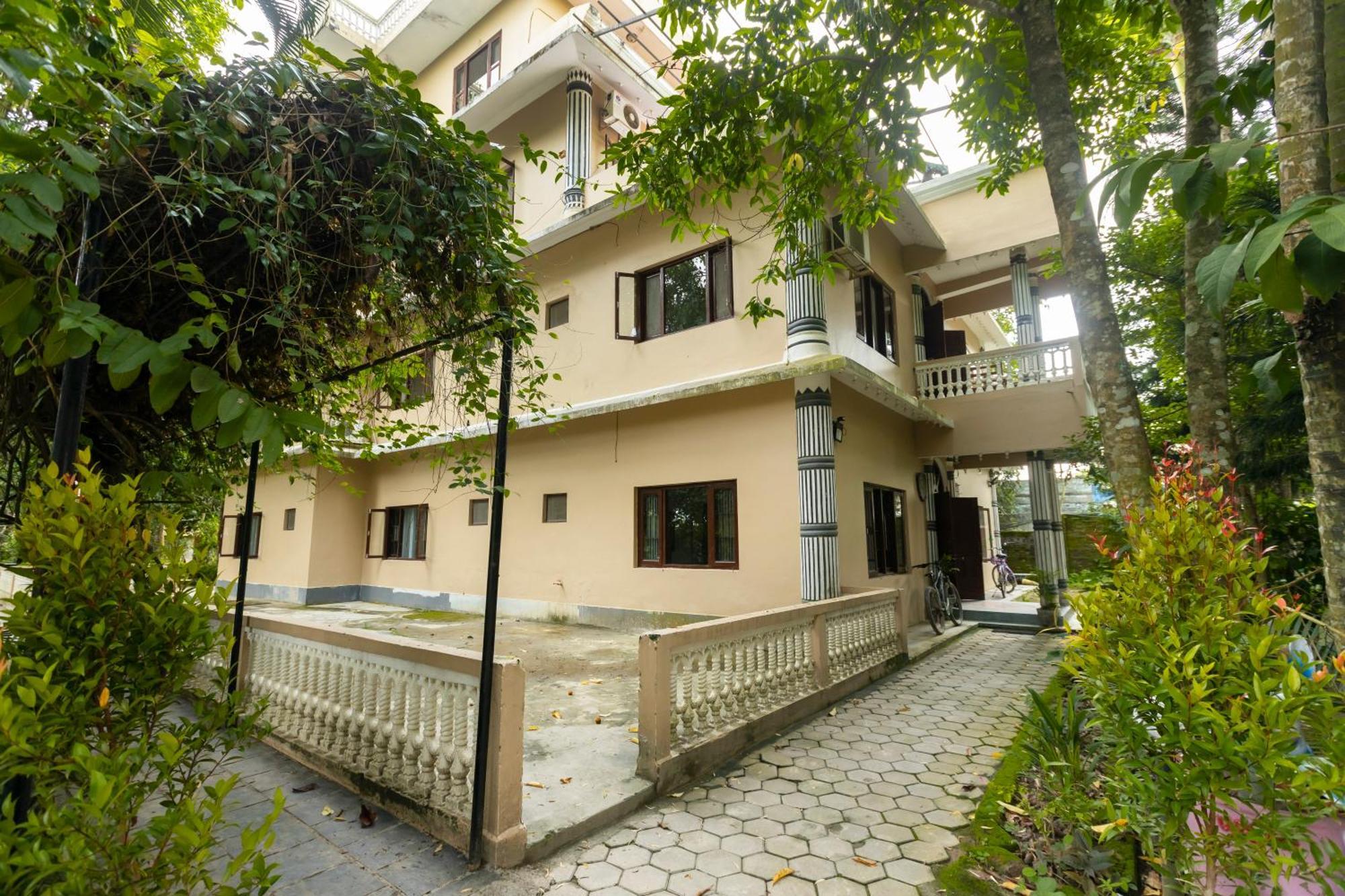 Hotel Parkside & Swimming Pool-Between Greenery And Azure ,Your Perfect Retreat Chitwan Dış mekan fotoğraf