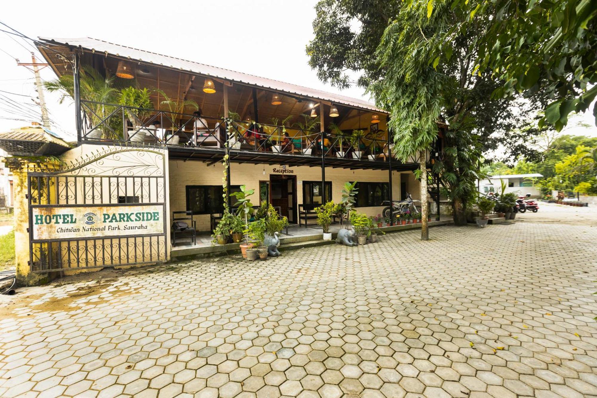 Hotel Parkside & Swimming Pool-Between Greenery And Azure ,Your Perfect Retreat Chitwan Dış mekan fotoğraf