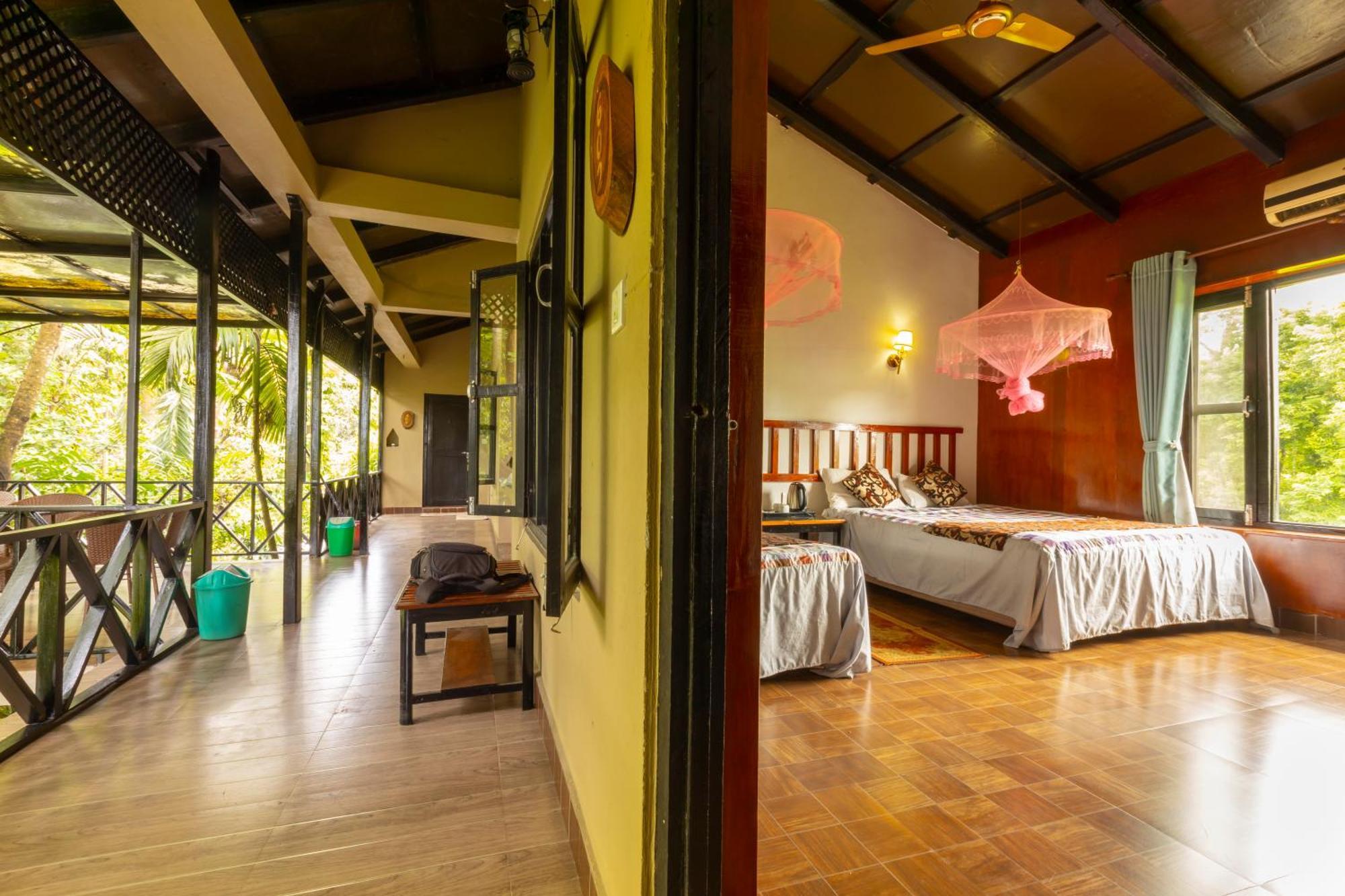 Hotel Parkside & Swimming Pool-Between Greenery And Azure ,Your Perfect Retreat Chitwan Dış mekan fotoğraf