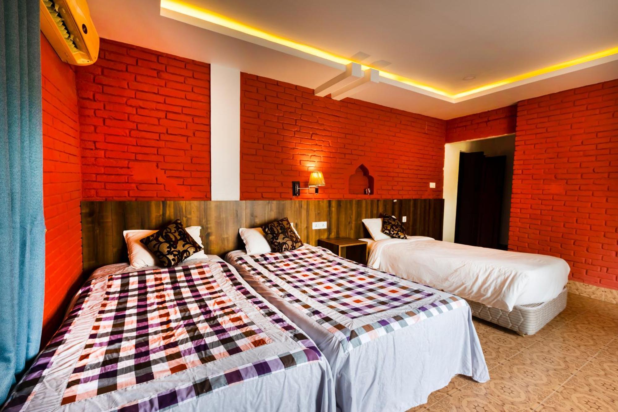 Hotel Parkside & Swimming Pool-Between Greenery And Azure ,Your Perfect Retreat Chitwan Dış mekan fotoğraf