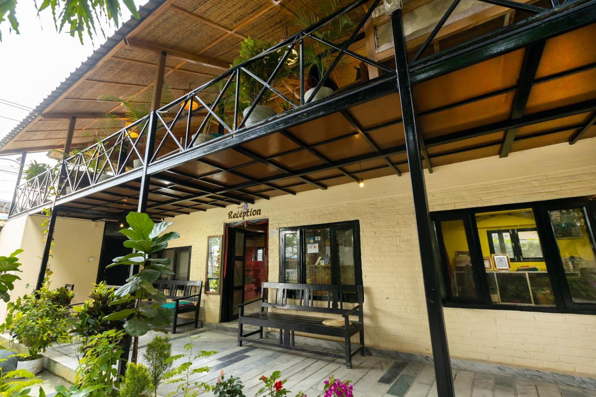 Hotel Parkside & Swimming Pool-Between Greenery And Azure ,Your Perfect Retreat Chitwan Dış mekan fotoğraf