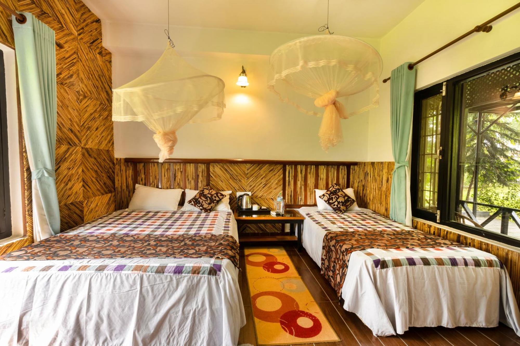 Hotel Parkside & Swimming Pool-Between Greenery And Azure ,Your Perfect Retreat Chitwan Dış mekan fotoğraf