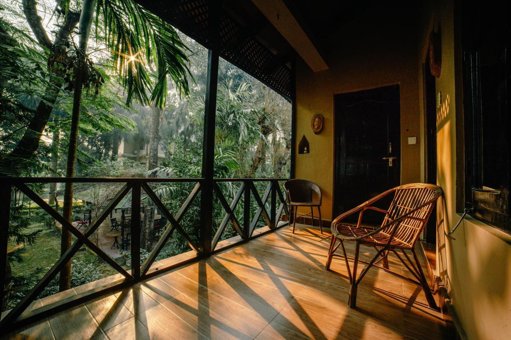 Hotel Parkside & Swimming Pool-Between Greenery And Azure ,Your Perfect Retreat Chitwan Dış mekan fotoğraf