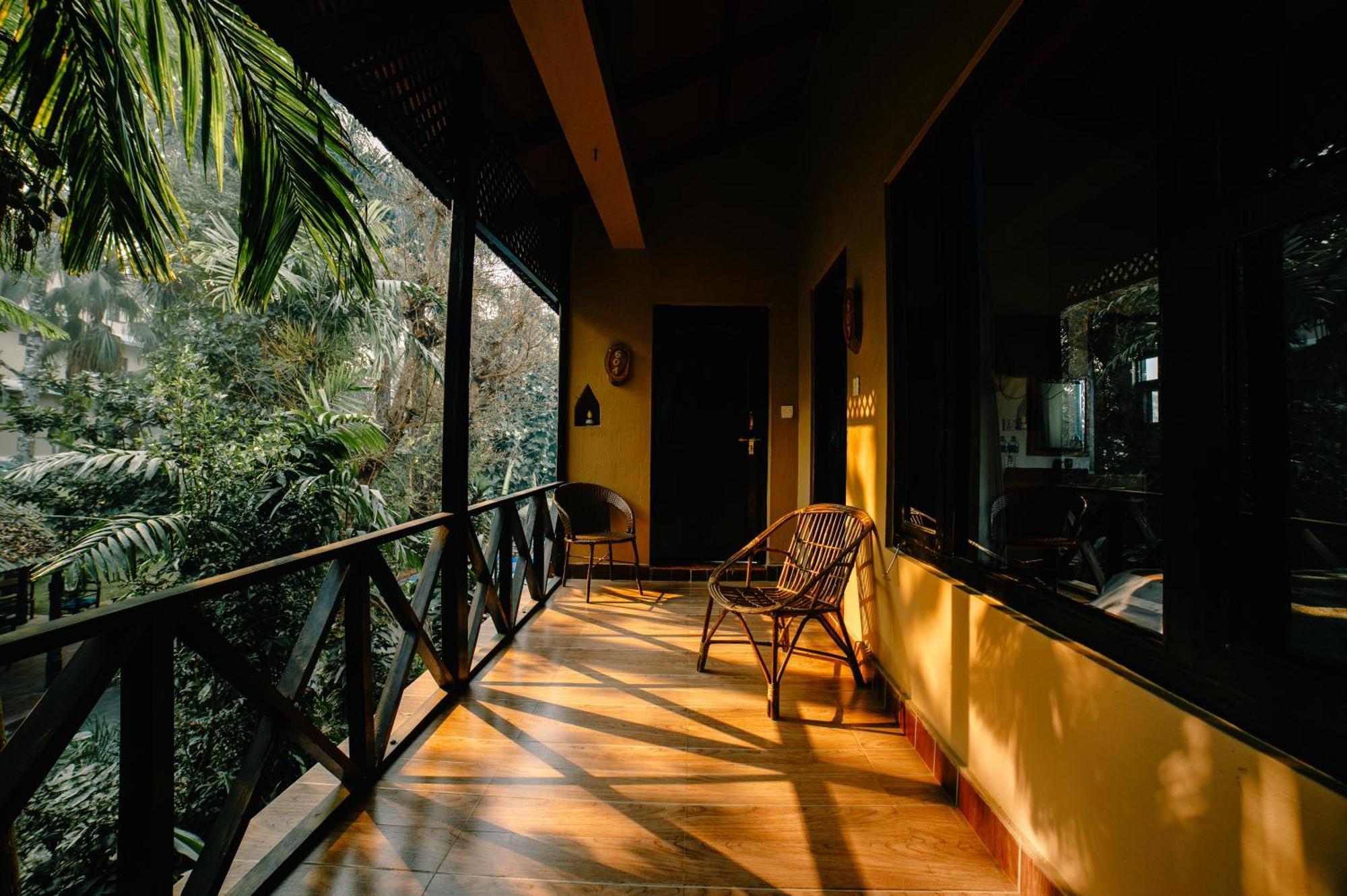 Hotel Parkside & Swimming Pool-Between Greenery And Azure ,Your Perfect Retreat Chitwan Dış mekan fotoğraf
