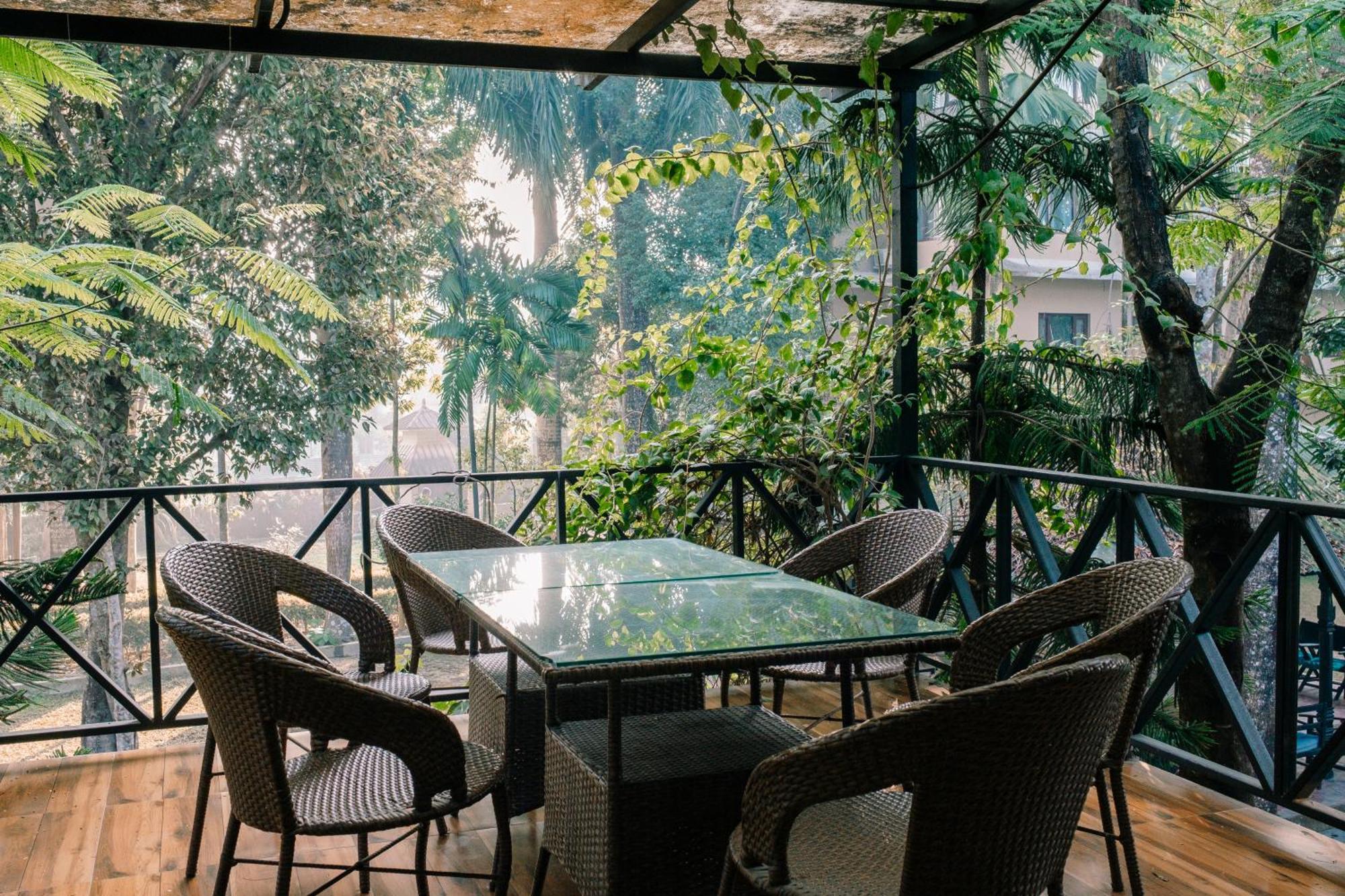 Hotel Parkside & Swimming Pool-Between Greenery And Azure ,Your Perfect Retreat Chitwan Dış mekan fotoğraf