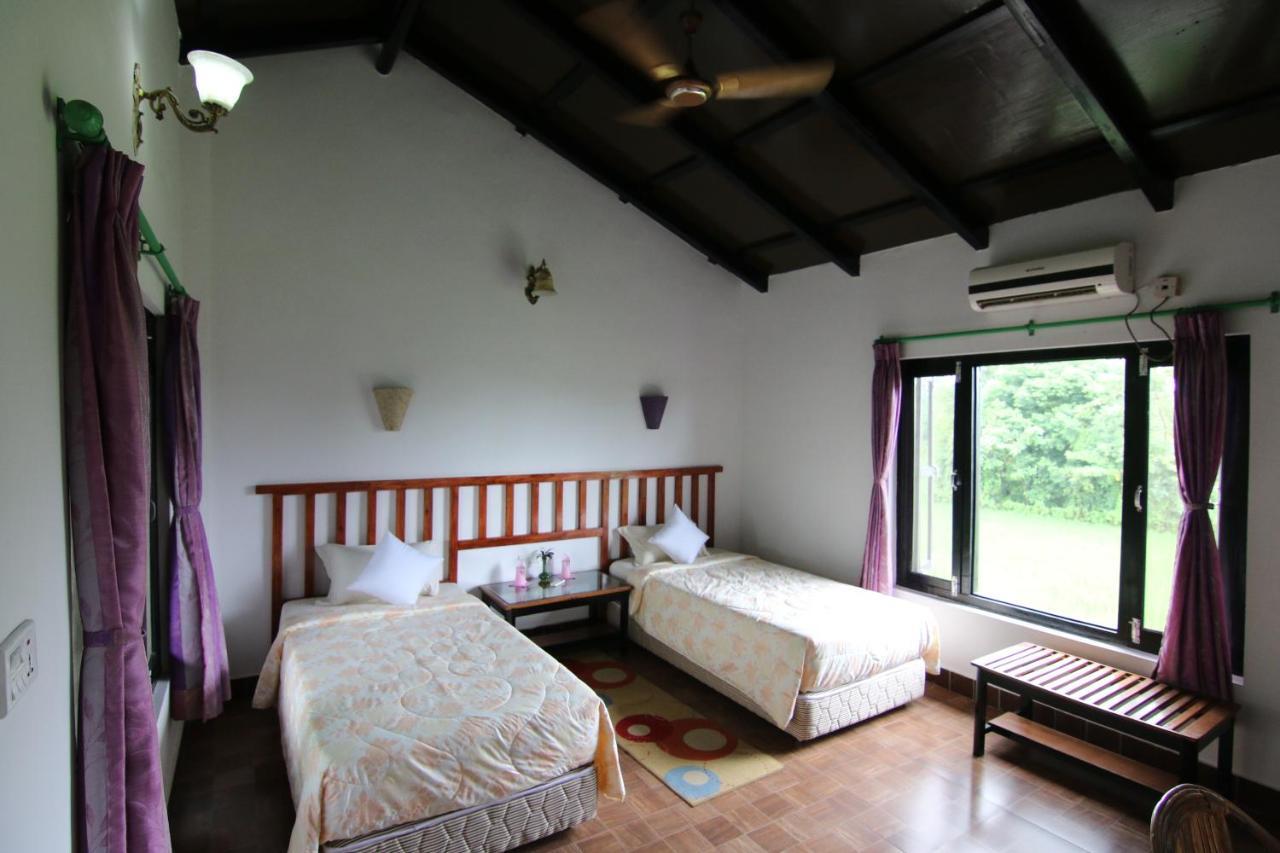 Hotel Parkside & Swimming Pool-Between Greenery And Azure ,Your Perfect Retreat Chitwan Dış mekan fotoğraf